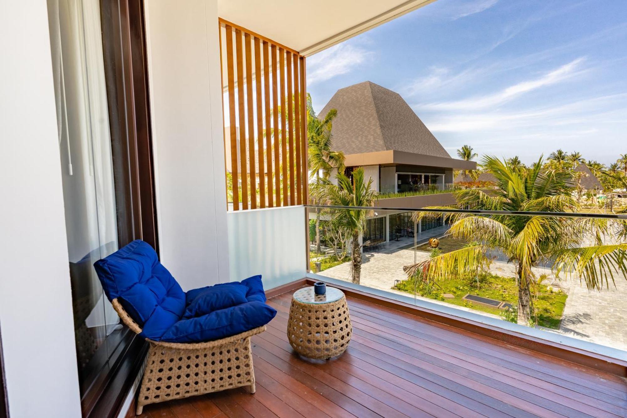 Pullman Lombok Merujani Mandalika Beach Resort Kuta  Exterior photo